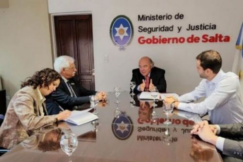 Reunión del ministro Abel Cornejo con legisladores.